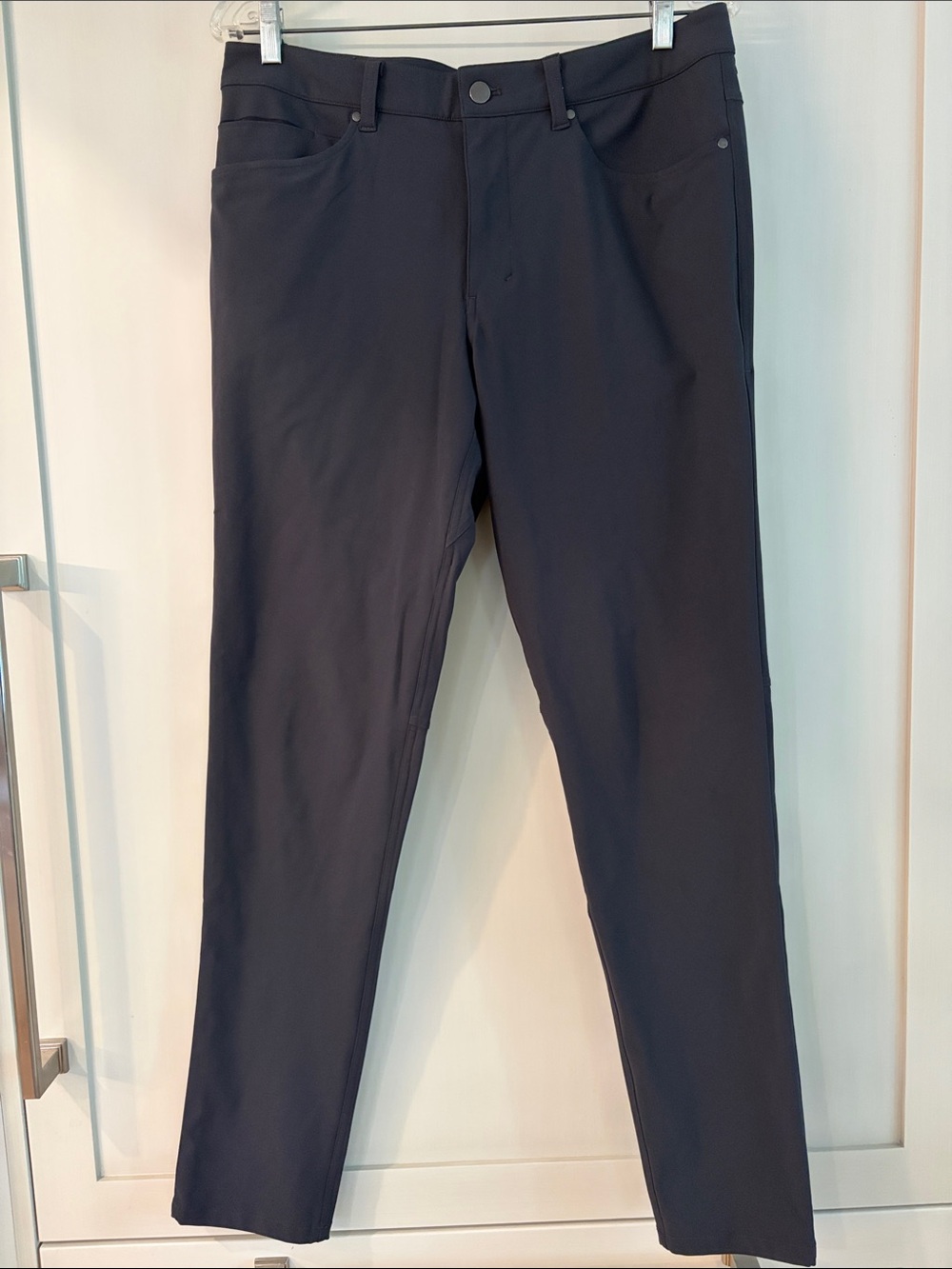 Men's Lululemon Slim Straight Trouser Pants in Charcoal Black